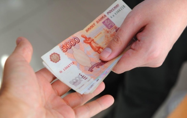 В Госдуме предложили выплатить семьям с детьми по 10 тысяч рублей