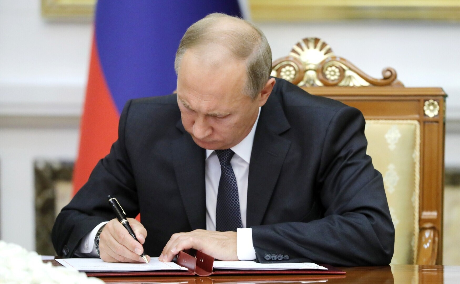 Путин объявил нерабочие дни с 30 октября по 7 ноября 2021 года из-за ситуации с Covid-19: указ подписан