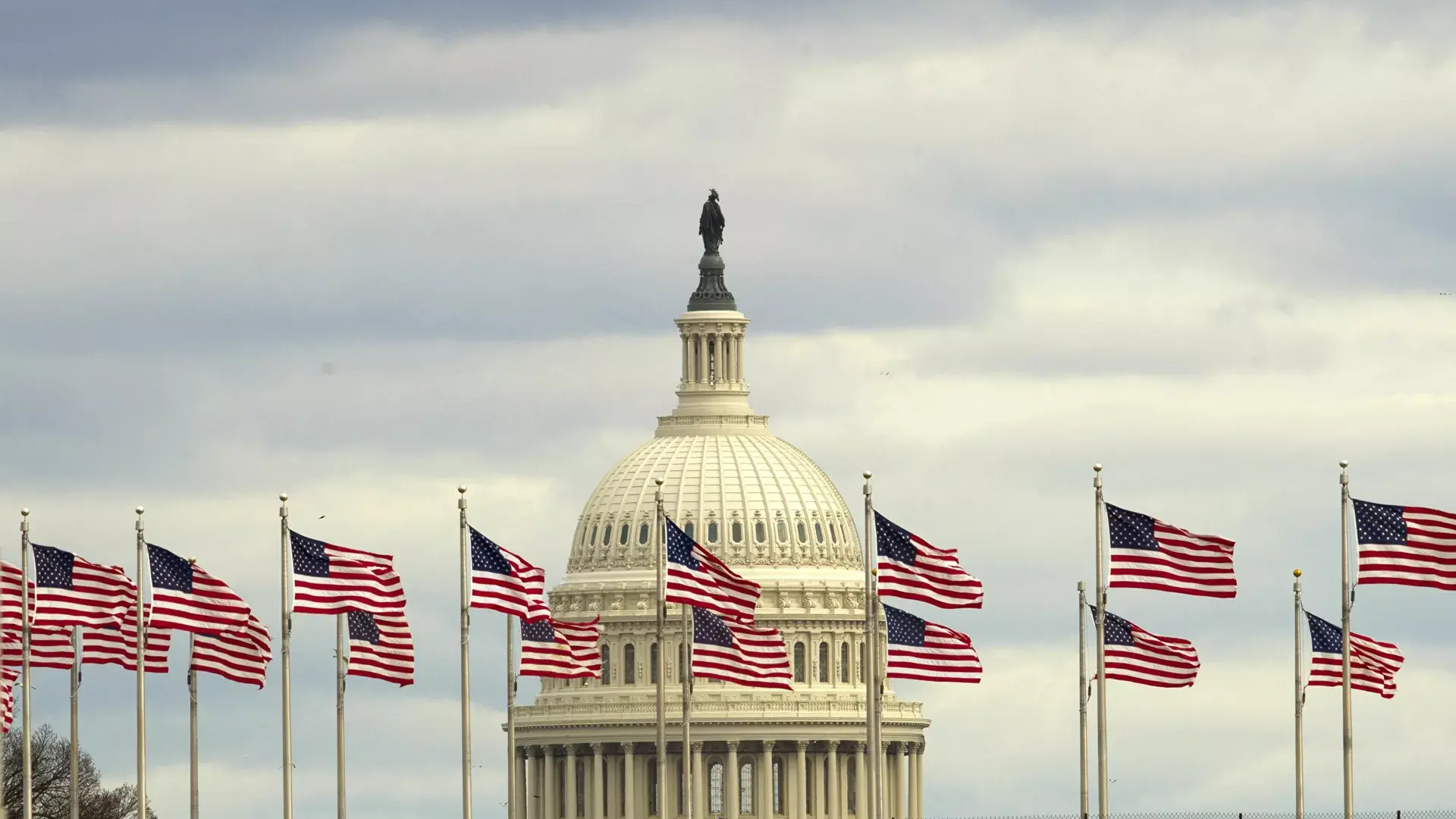 Москва не планирует отвечать на санкции США, заявил Песков
