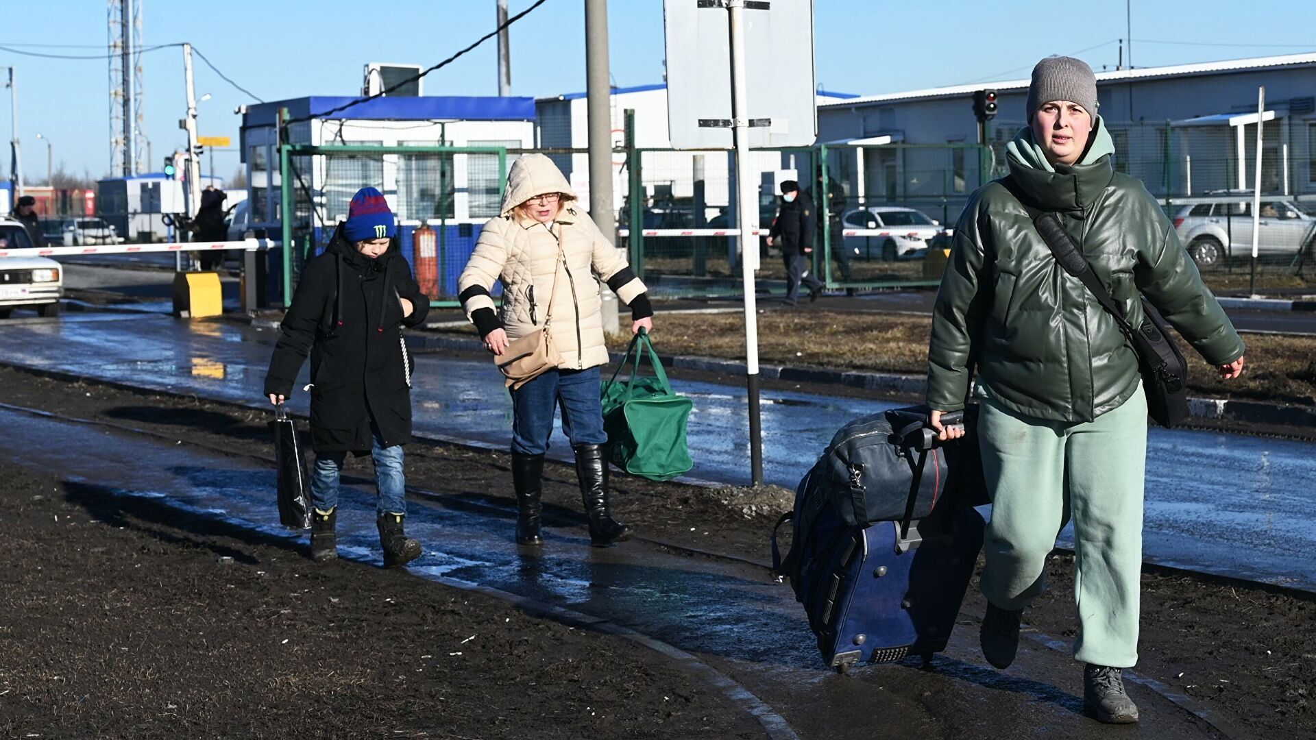 Выплаты 10000 рублей беженцам из Донбаса, как оформить и где можно получить, куда обращаться жителям ДНР и ЛНР для получения материальной помощи