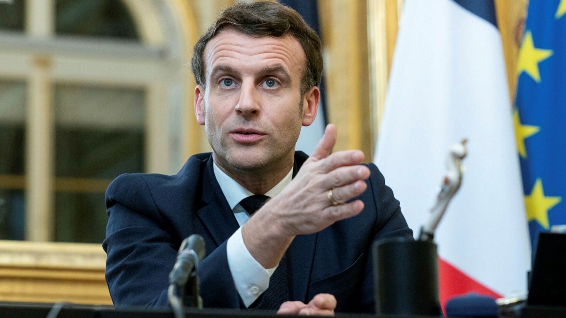 Emmanuel Macron Chest