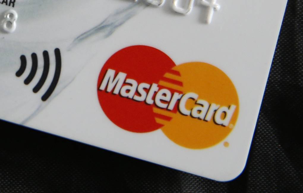 Mastercard приостановила оказание услуг на территории России: Банковские карты Visa и Mastercard не скажется на работе карт банка в России