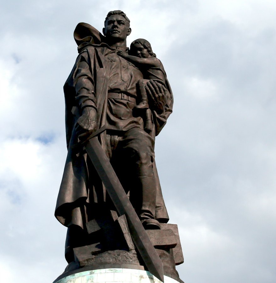 картинка памятник неизвестному солдату в берлине бисквит идеален