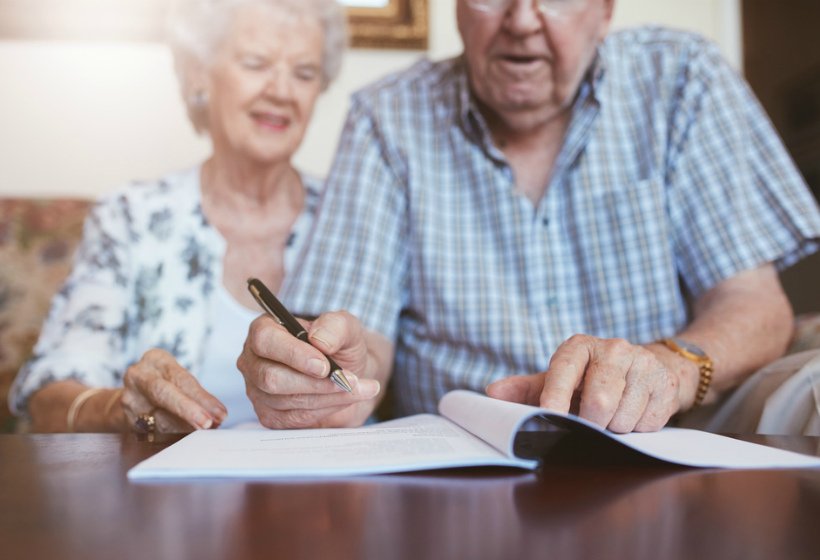 Завещание или дарственная – что лучше и дешевле для родственников?