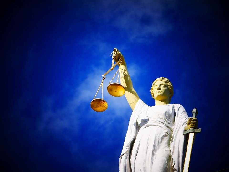 Кто главнее – суд или прокурор? Примеры из практики