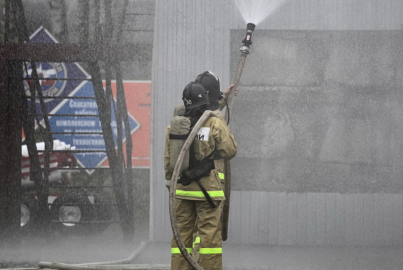 Пять человек погибли при пожаре в здании НИИ Минобороны в Твери