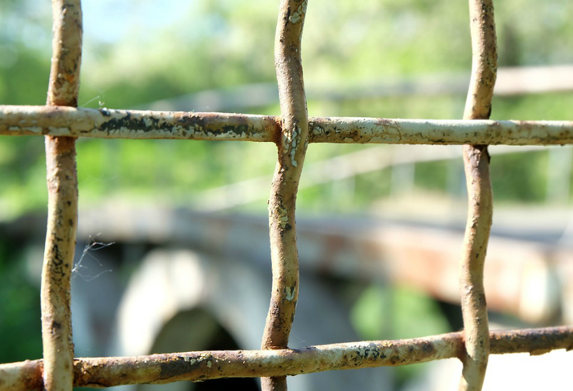 Сколько мне ещё торчать «за решёткой в темнице сырой»?..