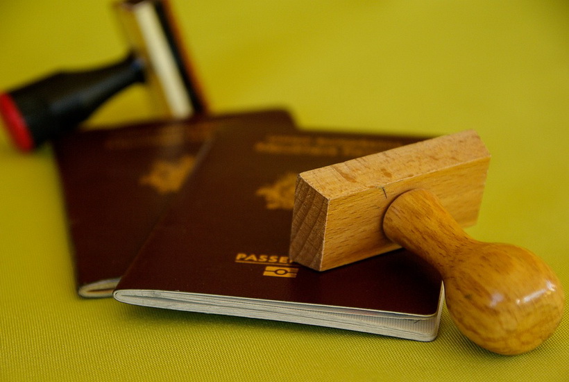 Уехавшей в Литву Собчак грозит крупный штраф из-за израильского паспорта