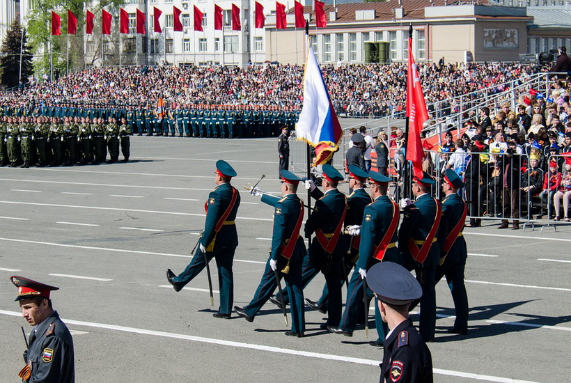Депутат призвал отменить парады Победы в некоторых регионах РФ