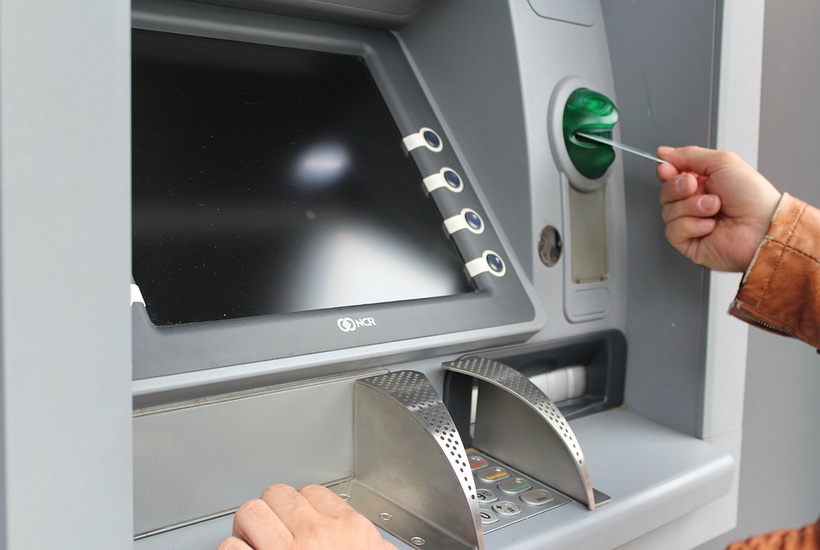 В России резко сократилось число банкоматов