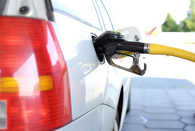 Эксперт спрогнозировал цены на бензин в России