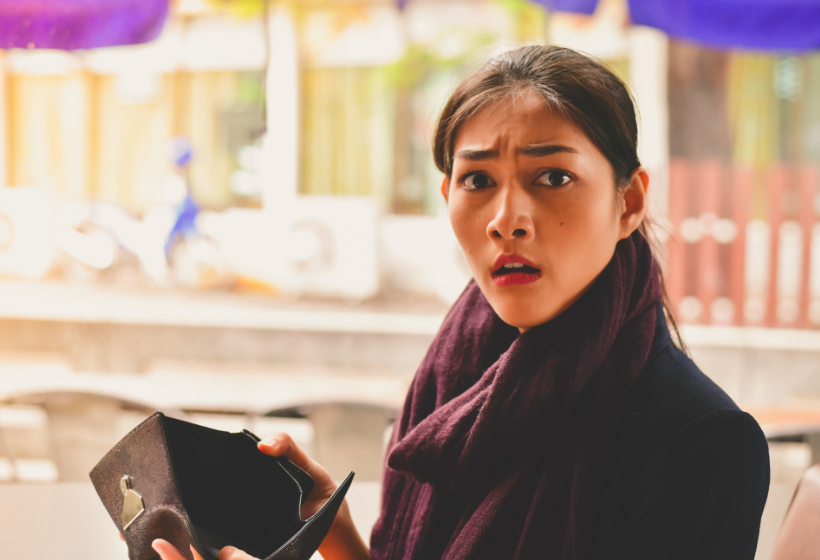 Можно ли приостановить взыскания, если дело о банкротстве отложено, но все документы уже дослал?