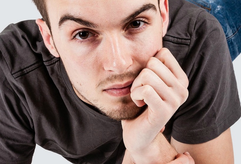 Военкомат отправил на рентген и грозит передать дело в СК, если не явлюсь в срок, а у меня вахта и справка об учебе — что делать?