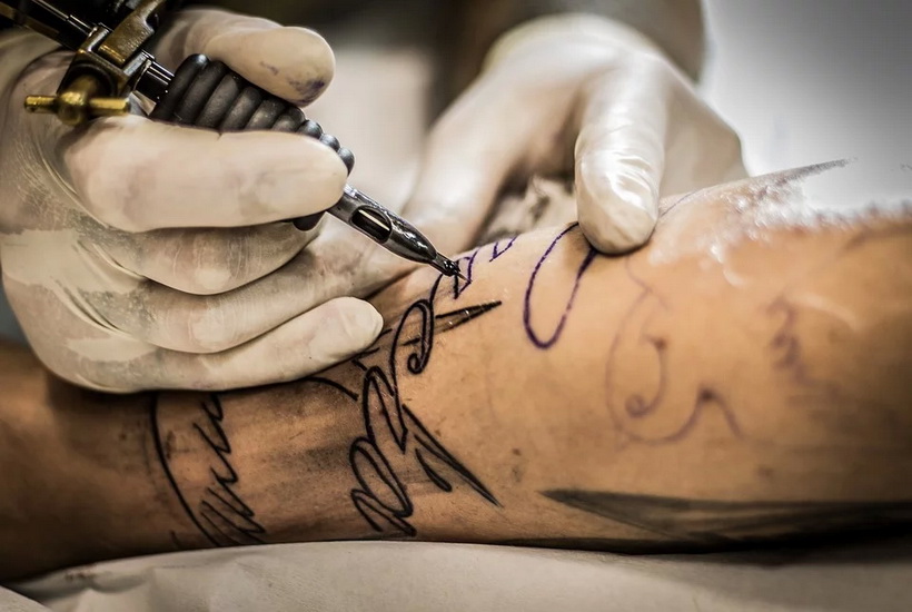 Россиян предупредили об опасности татуировок для здоровья