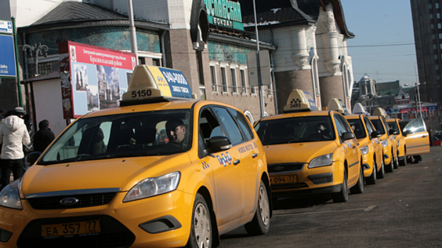 Мама такси москва. Стоянка такси. Легковое такси. Такси фото. Стоянка такси в Москве.