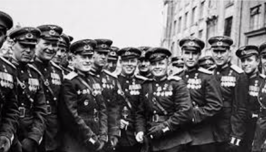 Парад победы 1945 участники парада. Маргелов на параде победы 1945. Церемониальный марш победителей на параде победы 1945 года. Фото лихацкого петра никифоровича на параде победы в 1945. Парад победы 1945.