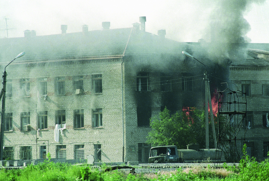 Буденновск 14 июня 1995 года. Штурм больницы в Буденновске 1995.