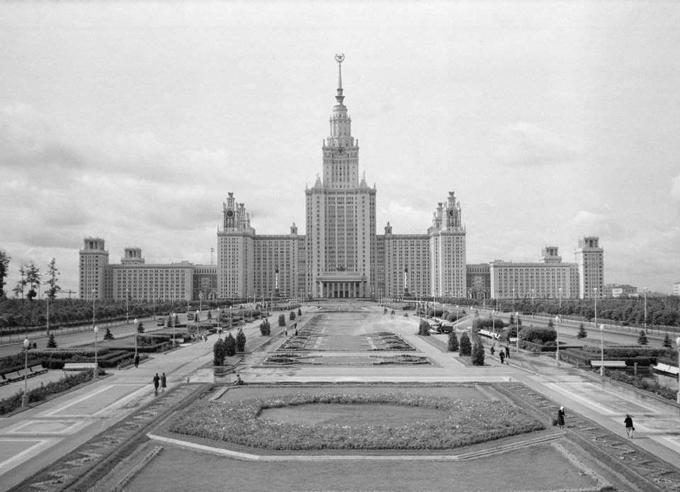 Старая высотка в москве