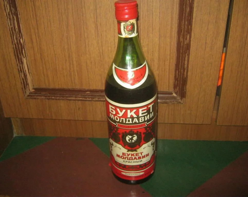 Какой алкоголь пила номенклатура и элита в СССР: сколько он стоил, названия и вкус