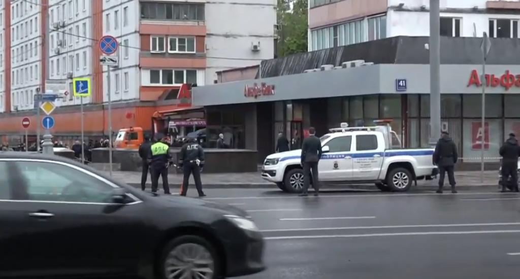 Захват заложников ст 206. Захват Альфа банка в Москве. Захват заложников Альфа банк. Захват заложников в МИБ Москва. Захват банка на Первомайской в Москве в ВАО.