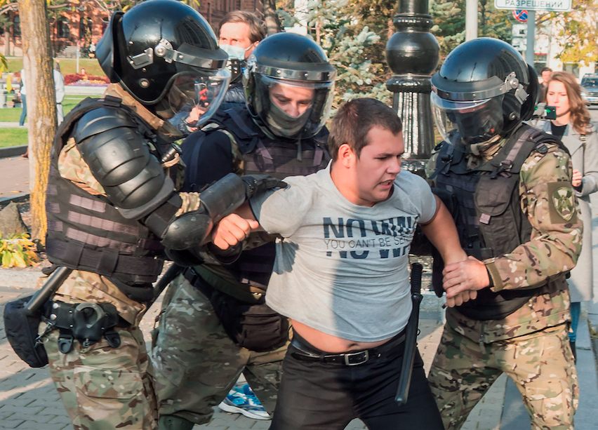 Омон хабаровске. ОМОН Хабаровск. Силовой разгон митинга в Хабаровске. Хабаровский Майдан.