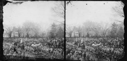 в каком году появились первые фотографии в мире. 36ded88d4e8d2cd8349a34e8e229c9d6. в каком году появились первые фотографии в мире фото. в каком году появились первые фотографии в мире-36ded88d4e8d2cd8349a34e8e229c9d6. картинка в каком году появились первые фотографии в мире. картинка 36ded88d4e8d2cd8349a34e8e229c9d6. Огромным прорывом в стремлении человечества запечатлеть реальность стала фотография, которая в отличие от наскальных рисунков и живописи оказалась способна передавать «картинку» максимально правдиво. Искусство фотографии насчитывает уже два века, за которые она стремительно эволюционировала, и подсчитать количество фото, сделанных профессиональными камерами, любительскими фотоаппаратами и смартфонами, теперь не представляется возможным. Но некоторые кадры останутся в истории навсегда.