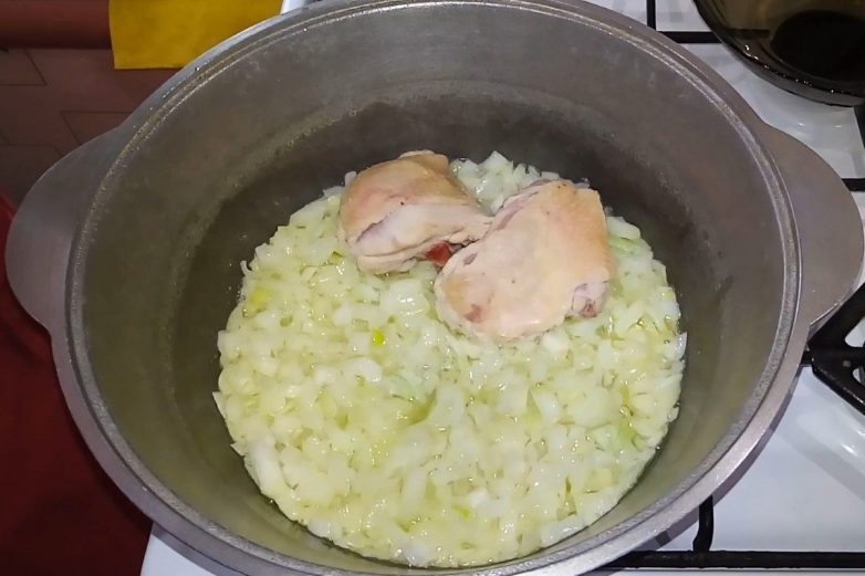 суп где много разного мяса название. 5451d1ffc25429ca02fe3bf9c4c855d1. суп где много разного мяса название фото. суп где много разного мяса название-5451d1ffc25429ca02fe3bf9c4c855d1. картинка суп где много разного мяса название. картинка 5451d1ffc25429ca02fe3bf9c4c855d1. Раньше солянка считалась весьма дорогим блюдом и подавалась как изысканное и экстравагантное блюдо. Сейчас ее можно приготовить как из не слишком дорогих продуктов, так и из дорогостоящих, это уже на ваш выбор.