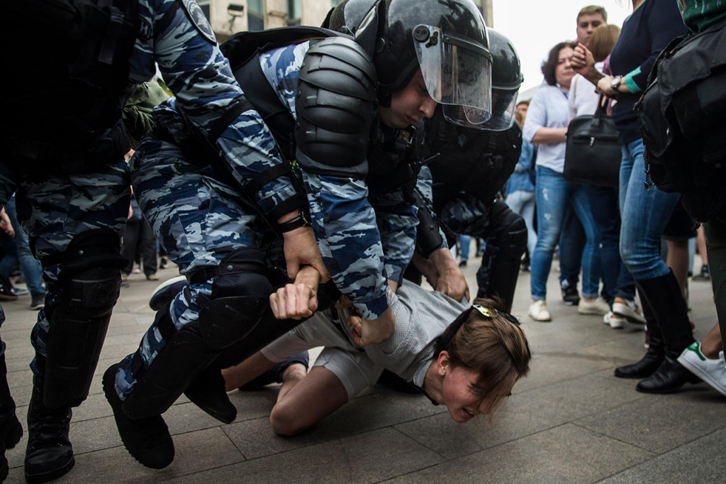 Жестокая сторона. Немцов ОМОН. Полиция разгоняет митинг.