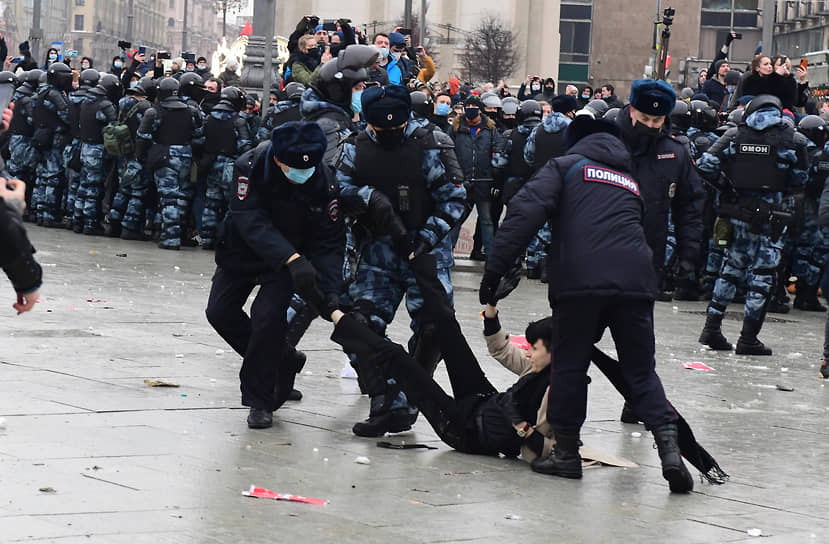 Против участвовать. Митинг уголовное дело. Протесты в России сейчас в Питере. Протест на уголовное дело.