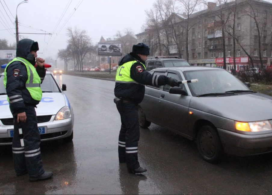 Инспекторами гибдд был остановлен автомобиль ваз 2110 под управлением гражданина д