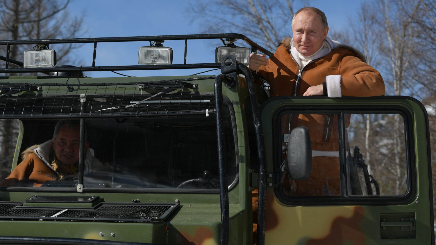Владимир Путин и Сергей Шойгу на отдыхе в сибирской тайге