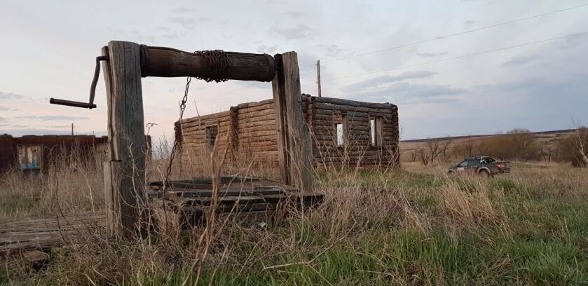 Село 10. Боровки деревня. Разбитая русская деревня. Деревня Боровка, разрушенный льнозавод. Поселок умираты.