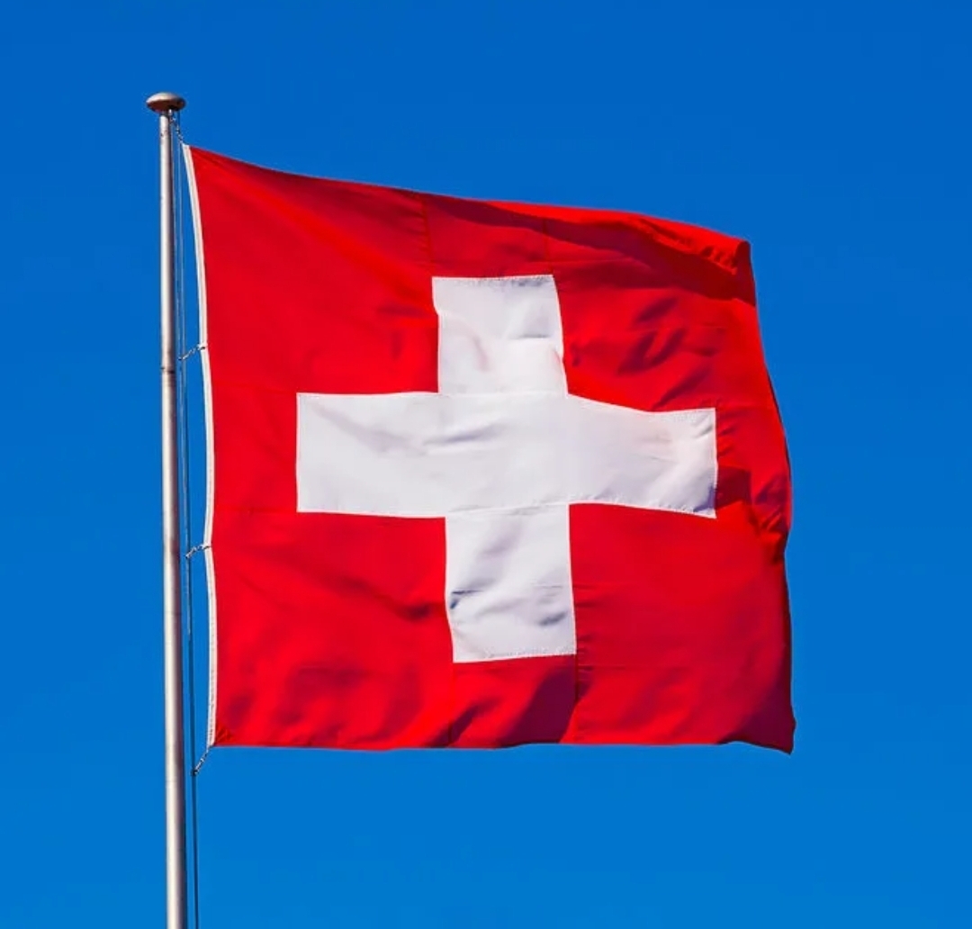 Флаг страны квадратной формы. Флаг Швейцарии. Швейцарская Конфедерация флаг. Флаг Швейцарии 1914. Свизерленд Швейцария флаг.