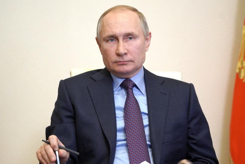 Путин подписал закон об ответственности за фейки о госорганах