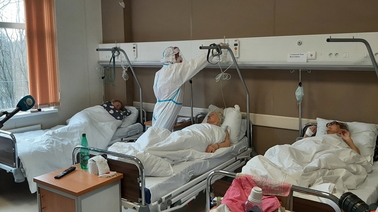Все больные коронавирусом. Больные коронавирусом фото. Человек болеет. Инфекция в больнице престарелых. Больные коронавирусом.