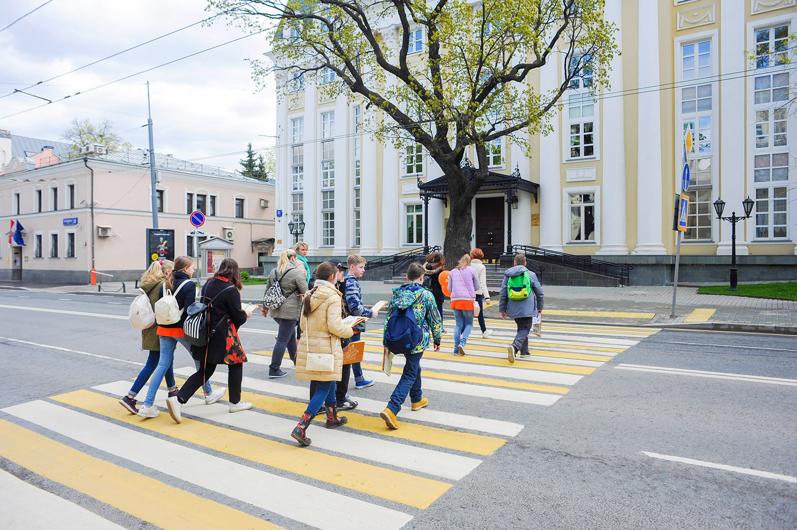 Фото дети переходят дорогу