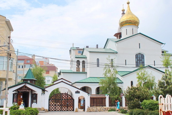 Новый храм в анапе. Анапа собор Серафима Саровского. Серафим Саровский Анапа храм. Анапа храм Серафима Саровского адрес. Анапа храм Серафима Саровского фото.