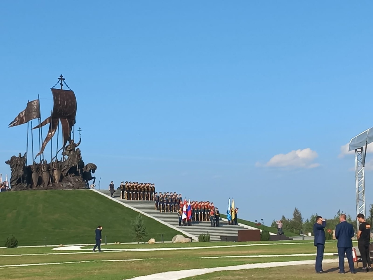 Памятник Александру Невскому в Пскове новый