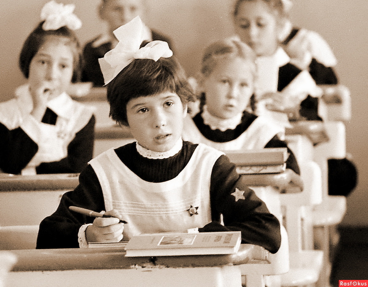 На черно белых фото дети школьная пора