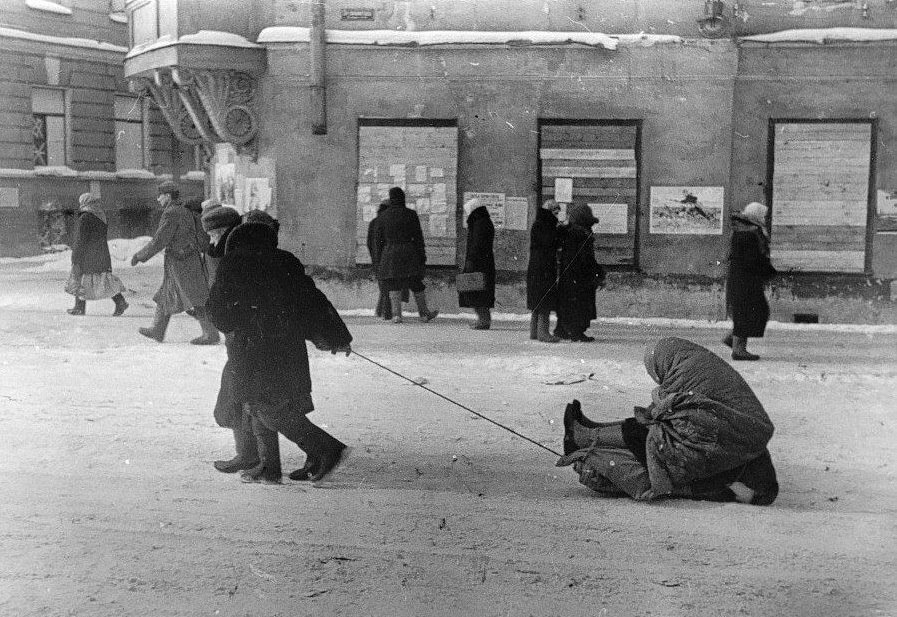 Фото ленинградцы на прогулке блокадное