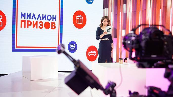 результаты розыгрыша квартиры в московской области в 2021 году. c40ed15f1d84d83906a7a182415f48cf. результаты розыгрыша квартиры в московской области в 2021 году фото. результаты розыгрыша квартиры в московской области в 2021 году-c40ed15f1d84d83906a7a182415f48cf. картинка результаты розыгрыша квартиры в московской области в 2021 году. картинка c40ed15f1d84d83906a7a182415f48cf. В Москве состоялся второй розыгрыш призов акции #ВыбираемВместе в рамках программы «Миллион призов». Среди избирателей, которые приняли участие в дистанционном электронном голосовании с 20:01 17 сентября до 20:00 18 сентября, разыграли 62,5 тысячи призов: это пять однокомнатных квартир, 25 автомобилей, а также 10 тысяч, 25 тысяч, 50 тысяч и 100 тысяч призовых баллов (каждый балл равен одному рублю). Их можно потратить на благотворительность или покупки у партнеров, среди которых кафе, рестораны, продуктовые магазины, аптеки и другие организации. Всего за два дня победителями стали более 212 тысяч человек.