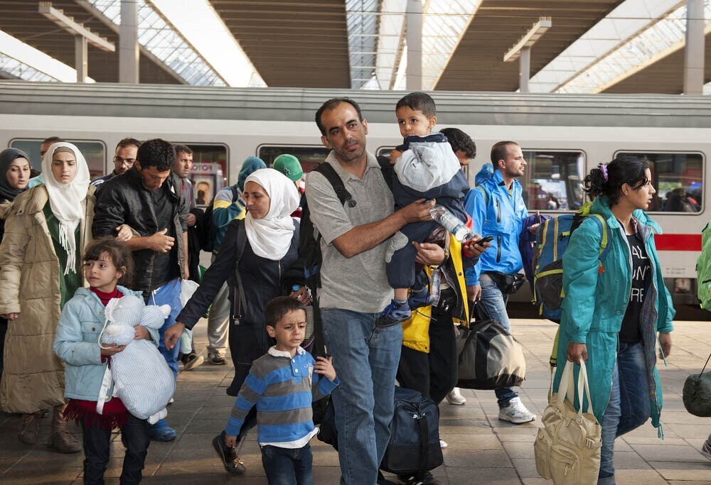 Один мигрант привозит в Россию «за гражданством» жену и 5-6 детей