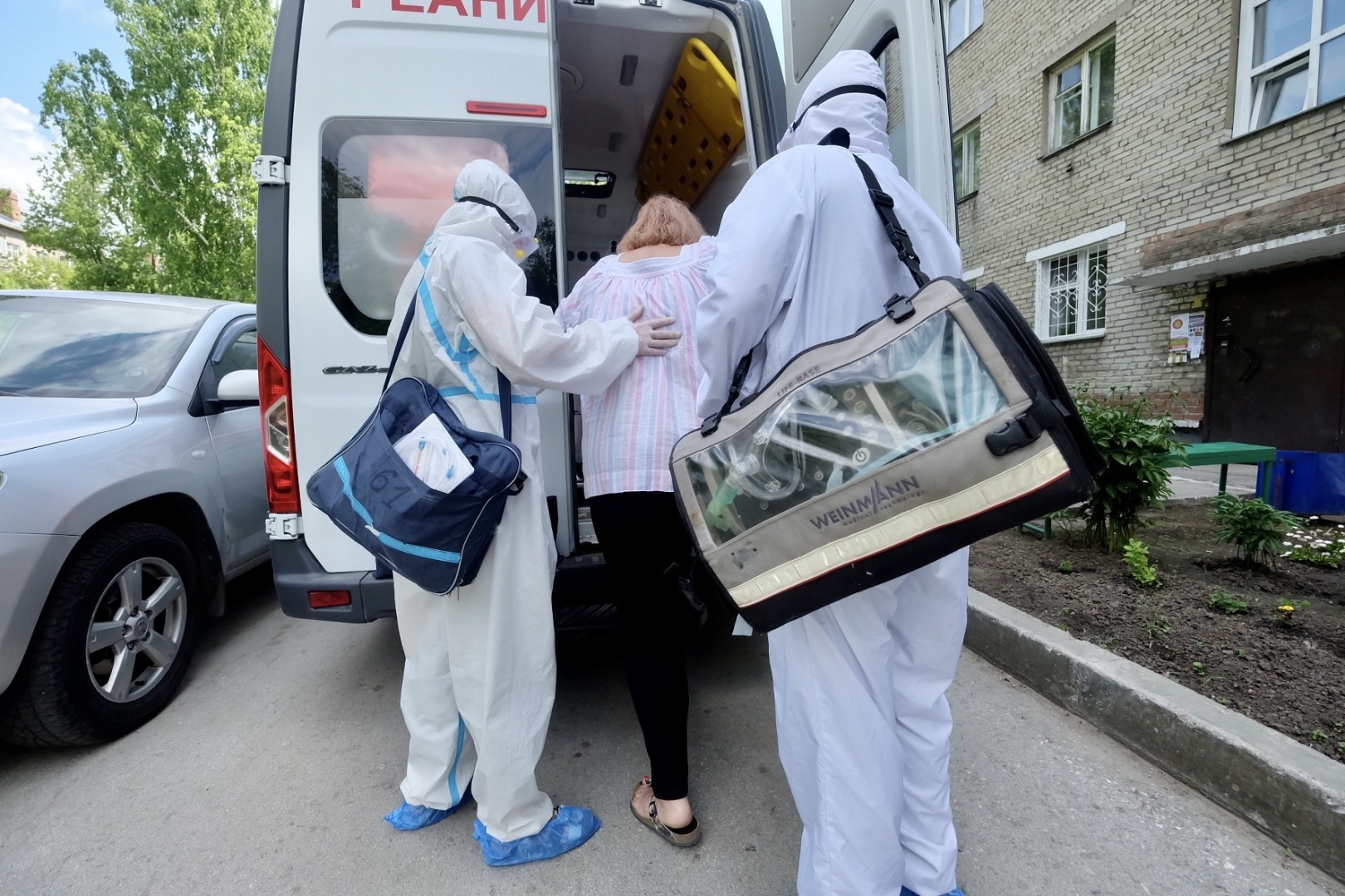 Человека увезли в Новосибирске в 11 больницу с коронавирусом