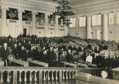 в каком году был опубликован манифест об усовершенствовании государственного порядка. c10faee2f0fb8ab8411c2b74e7603191. в каком году был опубликован манифест об усовершенствовании государственного порядка фото. в каком году был опубликован манифест об усовершенствовании государственного порядка-c10faee2f0fb8ab8411c2b74e7603191. картинка в каком году был опубликован манифест об усовершенствовании государственного порядка. картинка c10faee2f0fb8ab8411c2b74e7603191. Первая русская революция началась (9) 22 января 1905 года с расстрела царскими войсками мирной демонстрации народа, двинувшегося к Зимнему дворцу просить у Николая II защиты от притеснений. Столичные власти не нашли лучшего средства остановить толпу, как рассеять ее картечью. Гибель невинных детей, женщин, стариков, с иконами в руках направлявшихся к царю-батюшке, привела к яростному революционному взрыву.