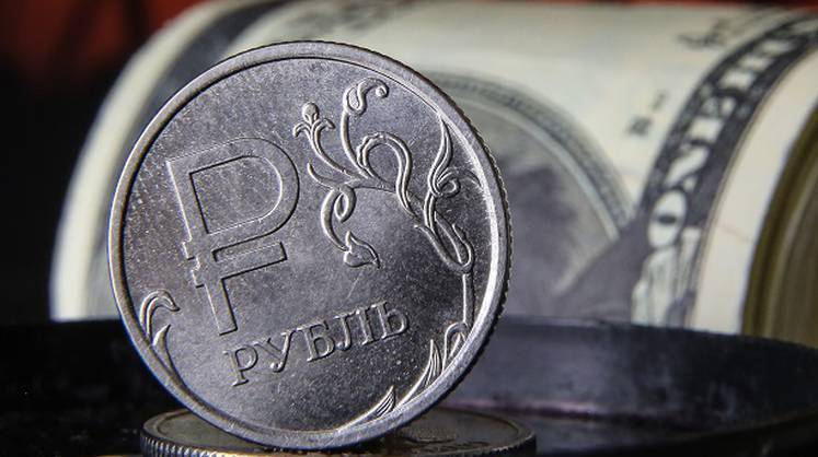 Каким будет курс рубля к доллару в начале 2022 года: мнение экспертов