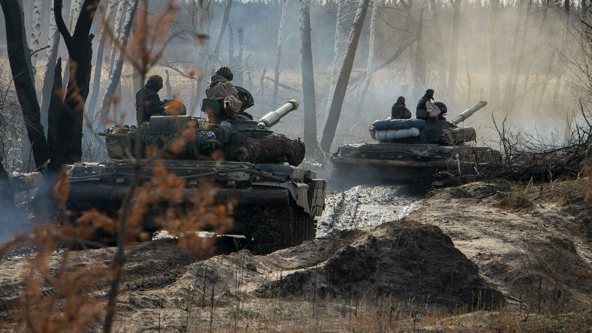 Армия снова в бою. Военные на Донбассе. Воин на войне Россия Украина. Настплений танков на Украине.