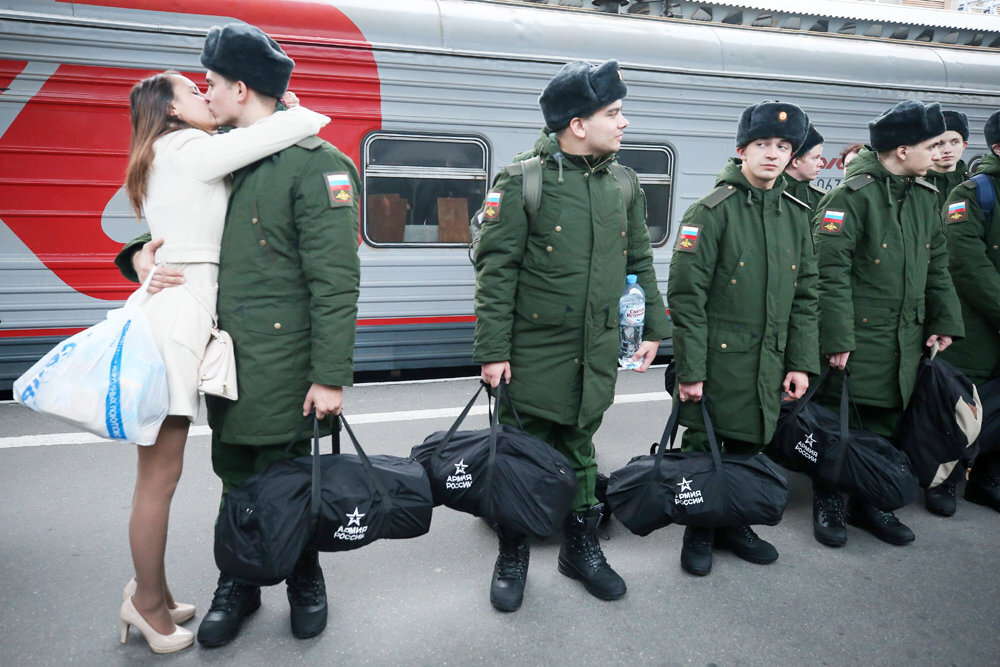 Ли солдата. Женщины военные. Призывники России. Норвегия призывники. Российские срочники.