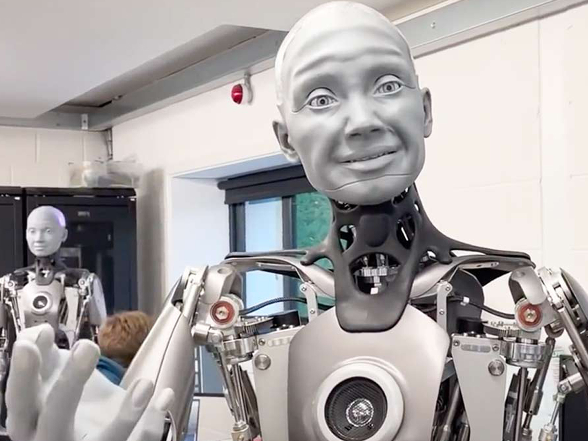 Тема человек и робот. Робот Амека. Робот гуманоид Амека. Робот Амека человекоподобный. Робот с человеческой мимикой.