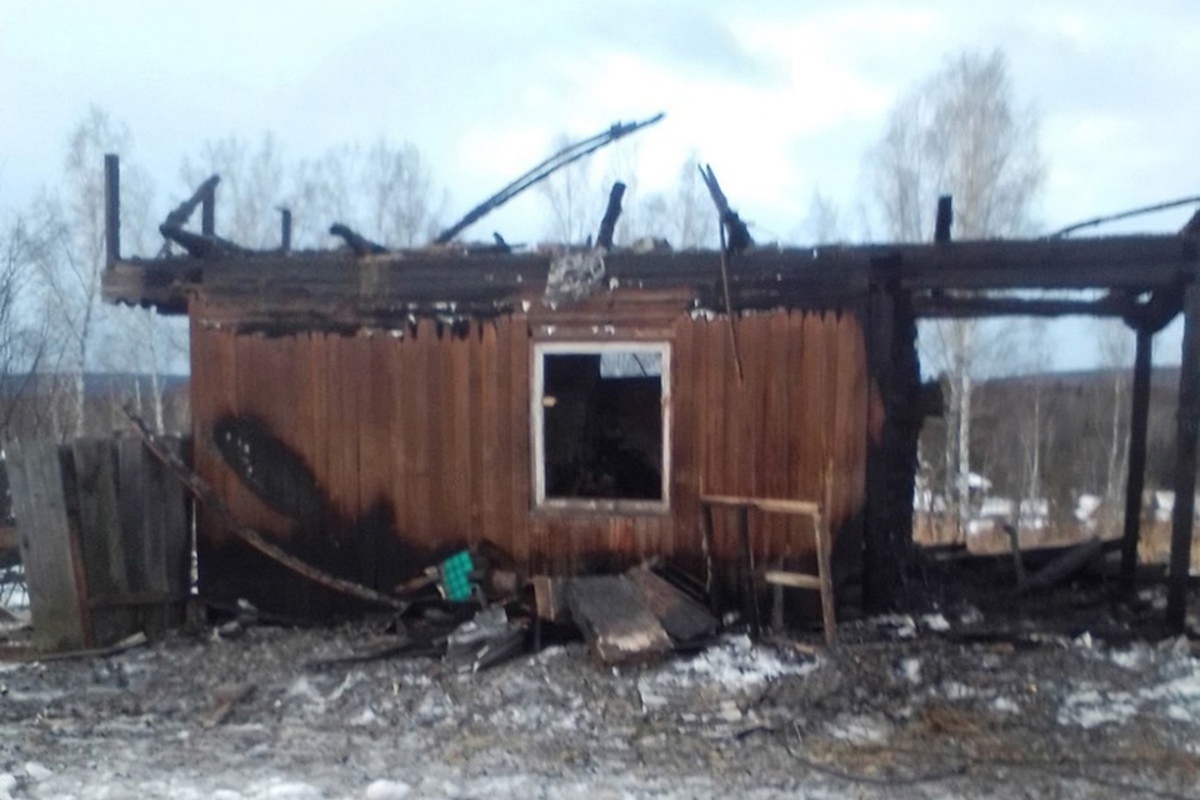 Поджог школьника. Поджог сарая. Пос Уктур сожгли дом. Спалил дом. Пожар в школе.