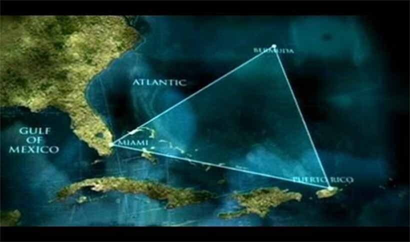 Bermuda triangle sea world. Бермудский треугольник исчезновения. Корабль попал в Бермудский треугольник. Карта затонувших кораблей в Бермудском треугольнике. Самолет которые попали в Бермудский треугольник.